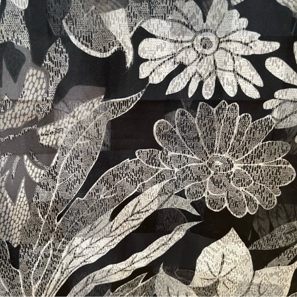 Valentina Scarf Per Manlio Bonetti 32” x 32” Floral Black & White Made In Italy - Picture 7 of 7